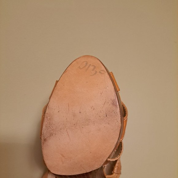 Coach 7.5 Heels - Picture 5 of 5